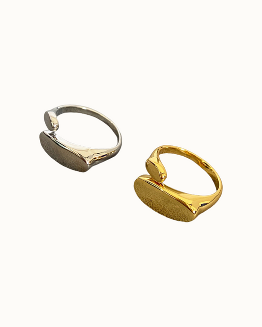 Echo Signet Ring | Ring | 18k Gold Plated โ Lunari Jewellery