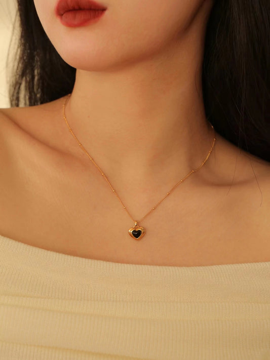 Amora Pendant Necklace | Necklace | 18k Gold Plated – Lunari Jewellery