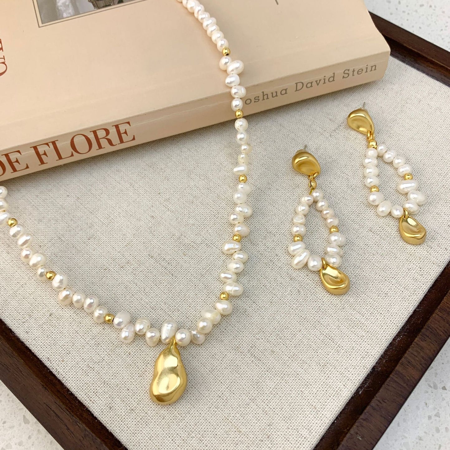 Raya Pearl Necklace
