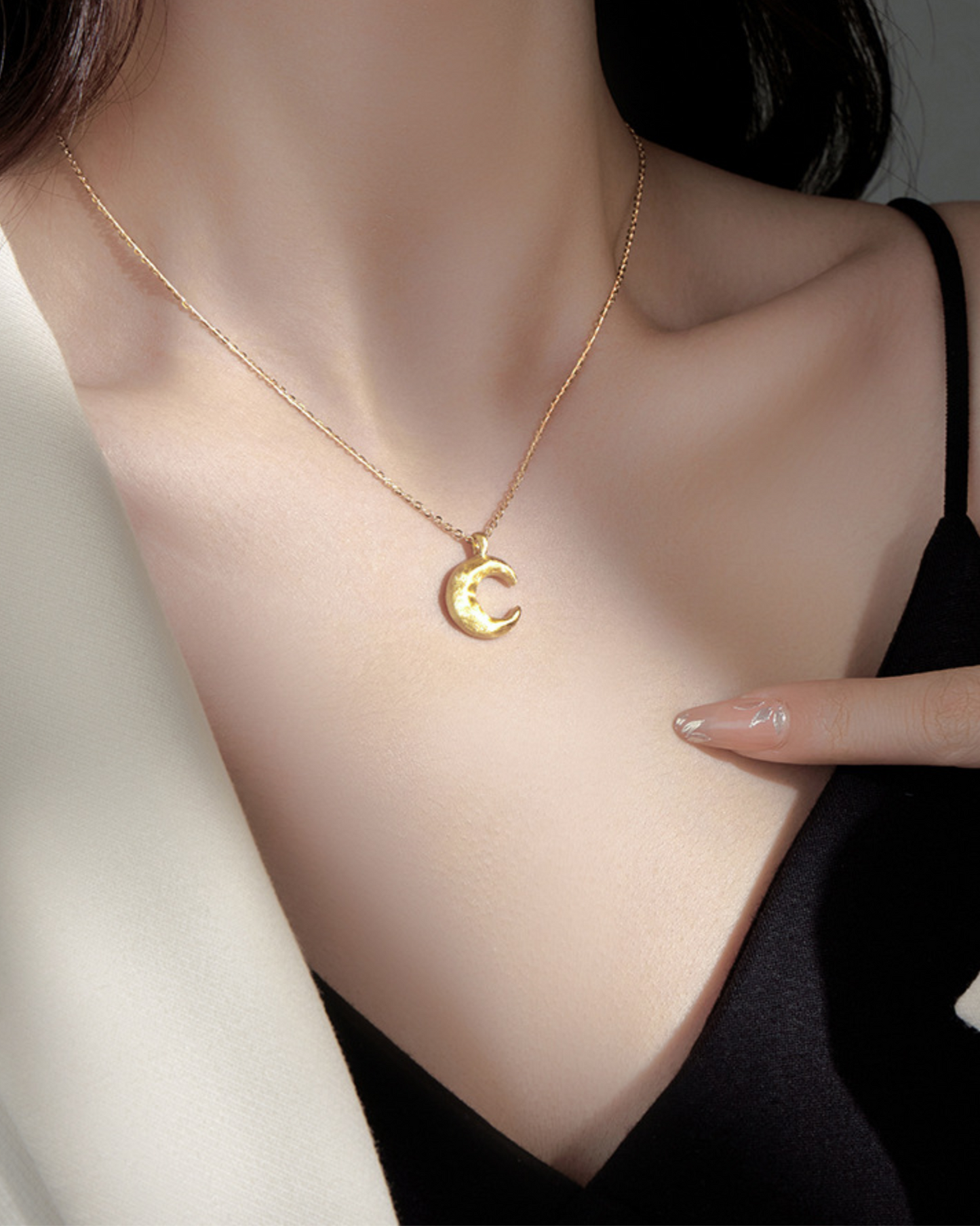Selene Pendant Necklace